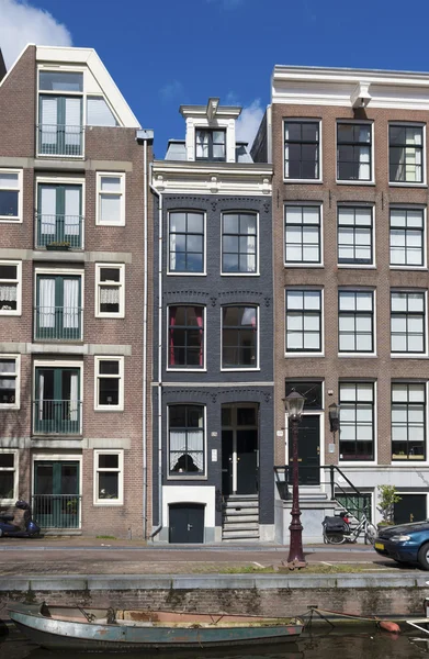 Dutch houses in amsterdam — Stock Photo, Image