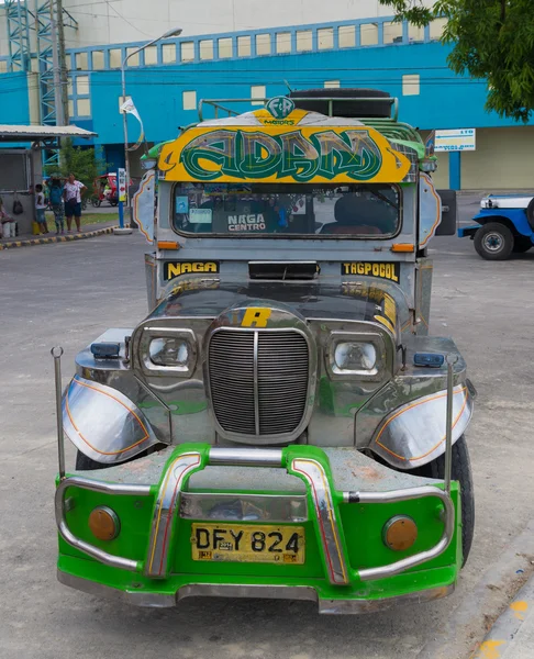 Kolorowy jeepney — Zdjęcie stockowe