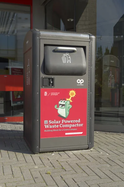 Solar powered waste compactor — Stock Photo, Image