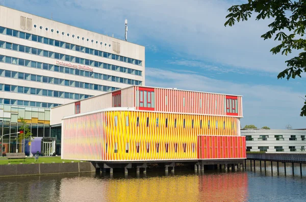 Modernes Bürogebäude — Stockfoto