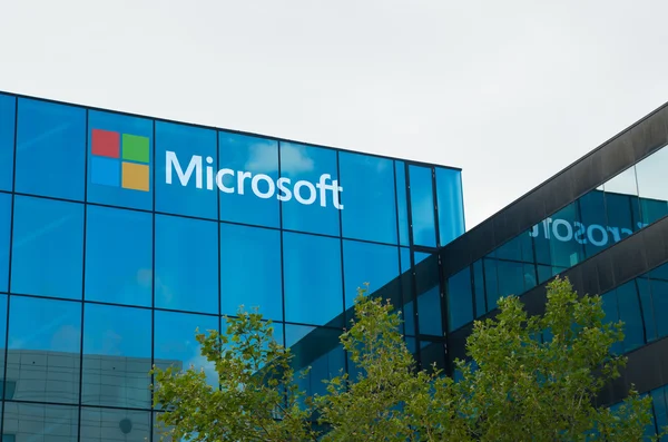 Офисное здание mikrosoft — стоковое фото