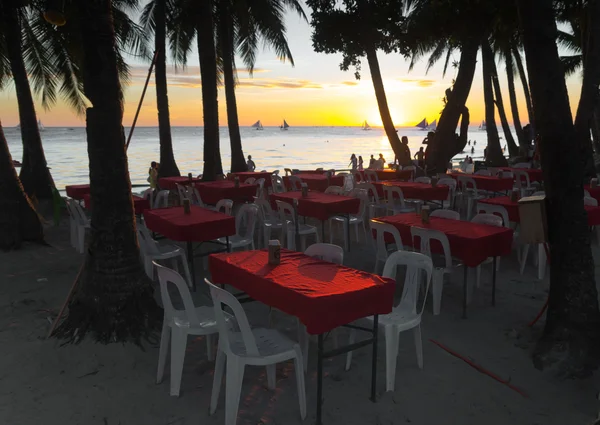 Restaurante de playa al atardecer —  Fotos de Stock