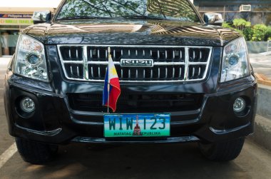 Filipin bayrağı ile araba