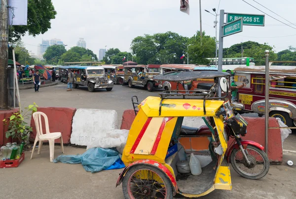 Jeepneys w Manili, Filipiny — Zdjęcie stockowe