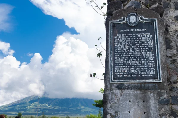 Shield on old ruins — Stock Photo, Image