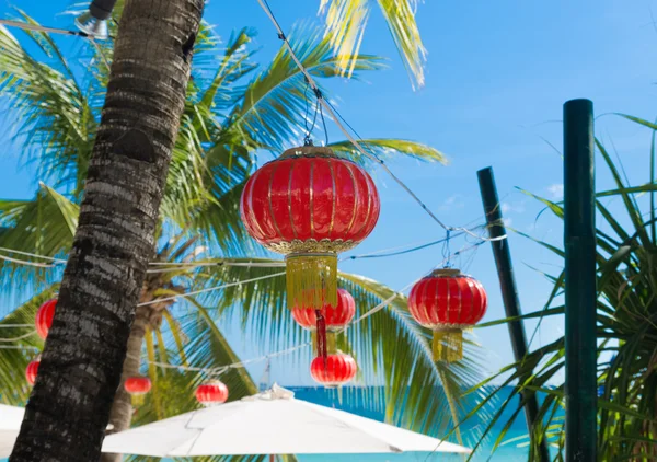 Lanternas chinesas na praia — Fotografia de Stock