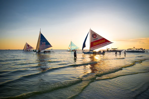 Barche a vela al tramonto — Foto Stock