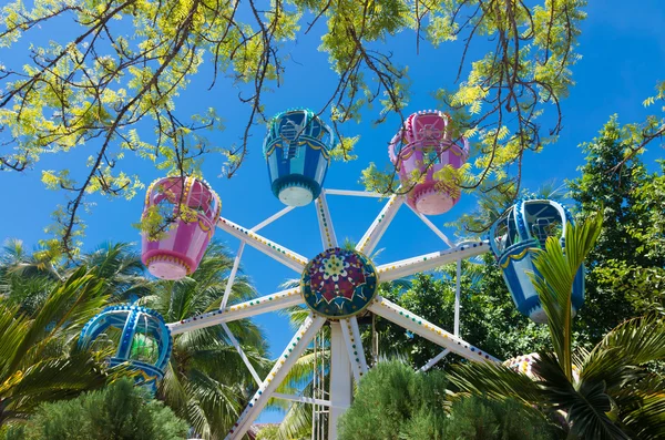 Rueda de ferris en filipinas — Foto de Stock