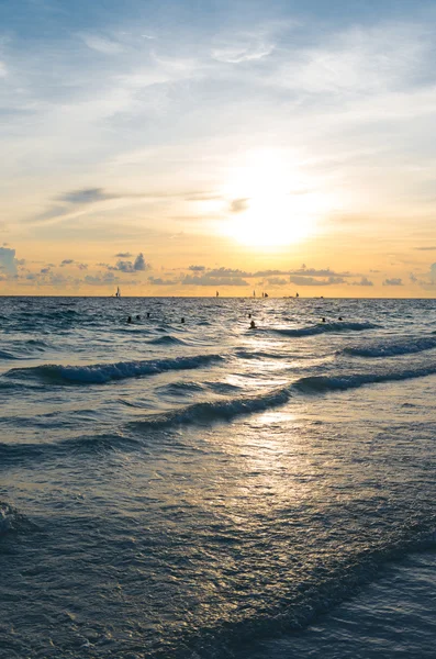 Puesta de sol sobre el océano —  Fotos de Stock