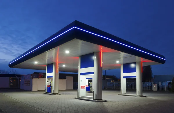 Tankstelle in der Nacht — Stockfoto