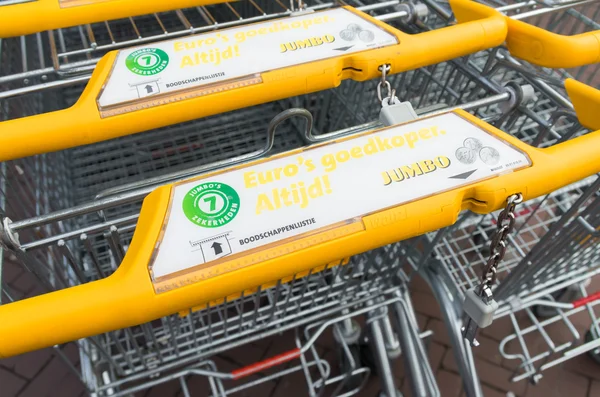 alışveriş sepetlerini sarı