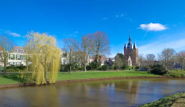 Canal in zwolle, Nederland — Stockfoto