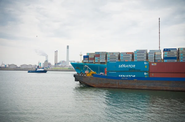 Navios porta-contentores em Roterdão — Fotografia de Stock