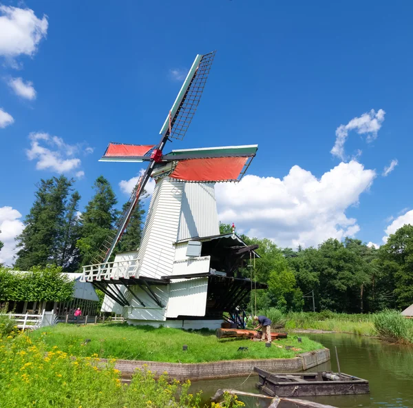 Holländsk väderkvarn i ett öppet luftar museet — Stockfoto