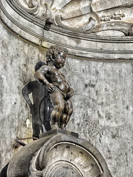 Manneken Pis в Брюсселе — стоковое фото