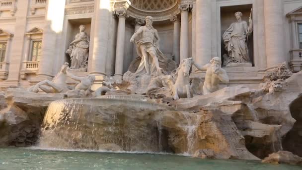 Fonte de Trevi CLose up Itália, Roma, Fonte de Trevi em câmera lenta — Vídeo de Stock