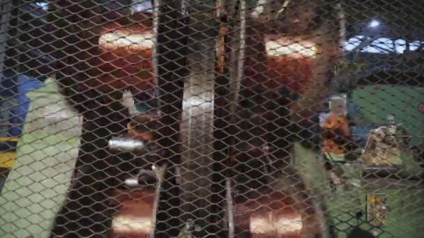 电缆制造,电缆制造厂.在工厂里旋转一个大机器 — 图库视频影像
