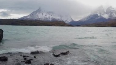 Payne Grande Dağı, Şili 'deki Nordenskjold Gölü, Patagonya. Payne Grande Dağı manzarası
