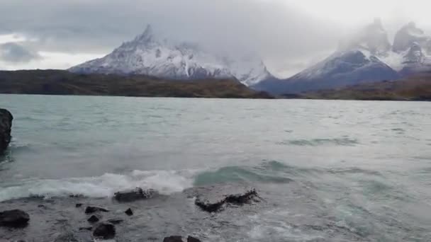 Mount Payne Grande, Nordenskjold Lake in Chili, Patagonië. Uitzicht op de berg Payne Grande — Stockvideo