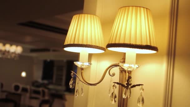 Stara lampa. Piękna lampa. Drogie luksusowe lampy — Wideo stockowe