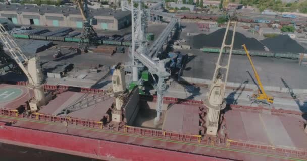 Кораблі в порту, порт з вантажними кораблями — стокове відео