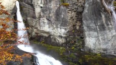 Şelale Chorrillo del Salto, Arjantin. Sonbaharda Şelale Chorrillo del Salto