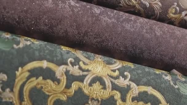 Sample in the store. Stands with rolls of wallpaper samples in the store. Stands with new samples. Rolls with wallpaper. Closeup — Stock Footage Sample in the store. Stands with rolls of wallpaper samples in the store. Stands with new samples. Rolls with wallpaper. Closeup Video Clip