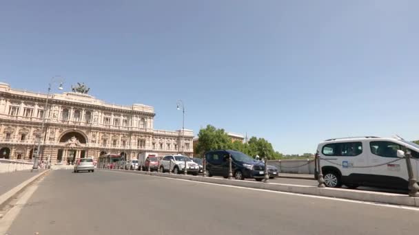 Italský Nejvyšší soud, krásná budova se starobylým zevnějškem v centru Říma. Corte suprema di cassazione — Stock video