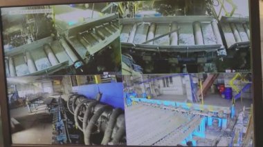 Çoklu ekran kamera görüntülerini gösteriyor. Fabrikaya kameralar yerleştirildi