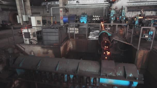 Szlifowanie kulek, kule do młyna. Produkcja łożysk, produkcja metalowych kulek. — Wideo stockowe