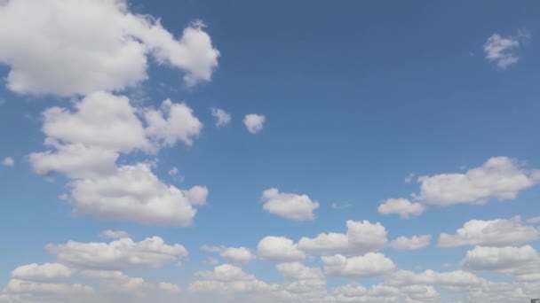 Un lasso di tempo di nuvole. Nuvole sul cielo blu. Belle nuvole time lapse — Video Stock