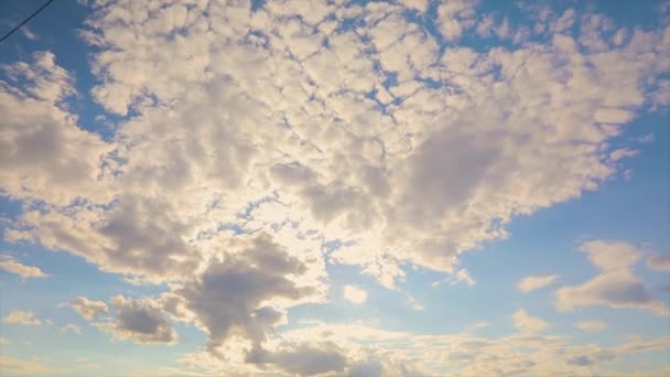 Nuages sur le ciel bleu. Temps écoulé des nuages. Beaux nuages de temps — Video
