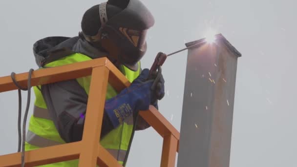 Welders at a construction site slow motion, welder at work, metal welding process. — Stock Video