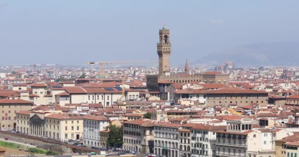 Floransa 'nın panoramik manzarası, Şehrin üzerindeki Palazzo Vecchio kulesi — Stok video