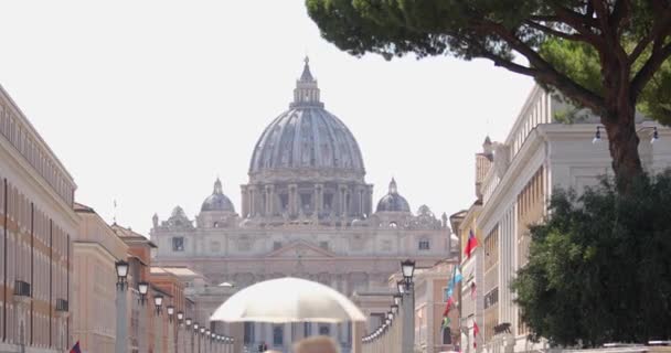 Roma 'nın merkezi Vatikan' daki Katedral Bazilikası. Aziz Peters Bazilikası. Vatikan 'daki Aziz Peter Bazilikası. — Stok video