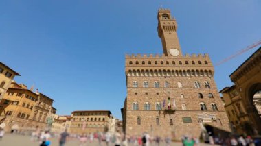 İtalya 'daki The Palazzo Vecchio Florence yakınlarındaki Neptune Çeşmesi. Floransa Belediye Binası. Signoria Meydanı