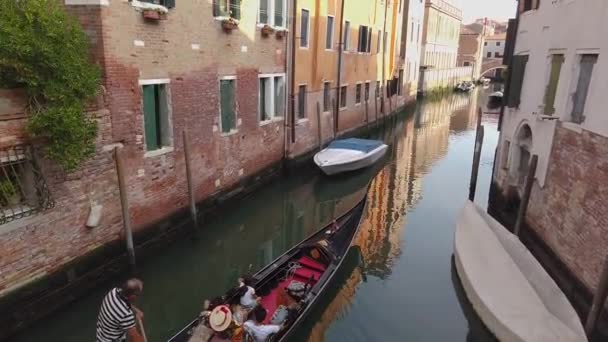 Le canal principal de Venise. Grand canal venise plan général. Nombreux bateaux dans le Grand Canal — Video