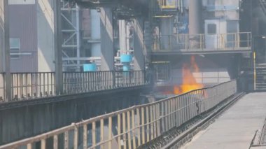 Kokain işleminden sonra kokain fırını kömürünün soğutulması. Kola fırını kömür üretimi. Metalurji girişimi