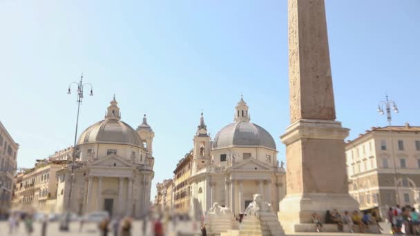 Piazza del Popolo, Obelisco en la Piazza del Popolo. Iglesia de Santa Maria dei Miracoli — Vídeo de stock