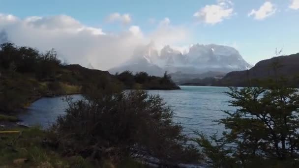 Cerro Payne Grande Dağı ve Torres del Paine manzarası. Patagonya 'nın doğası — Stok video