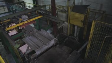 Fırında sıcak metal, sürekli döküm. Kazan bakır eritme