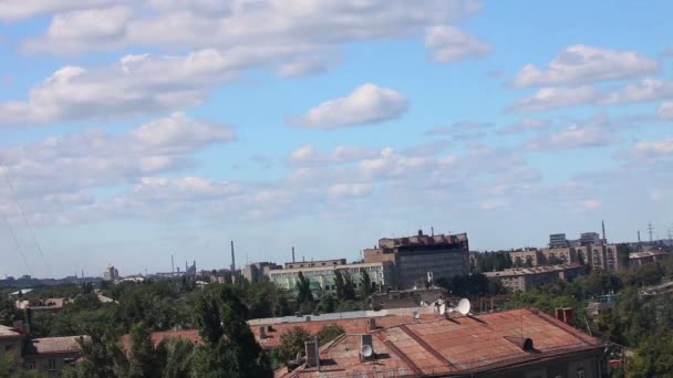 Mouvement du nuage temporel. Beau ciel bleu avec un temps nuageux. — Video