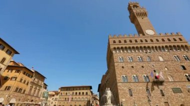 İtalya 'daki The Palazzo Vecchio Florence yakınlarındaki Neptün Çeşmesi. Floransa Belediye Binası
