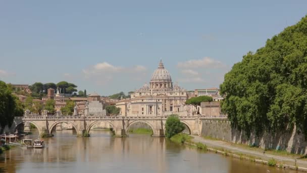 St. Peters Basilica, domes of St. Peters Basilica, Ponte Sant Angelo Bridge, Vatican. Rome, Italy — Stock Video