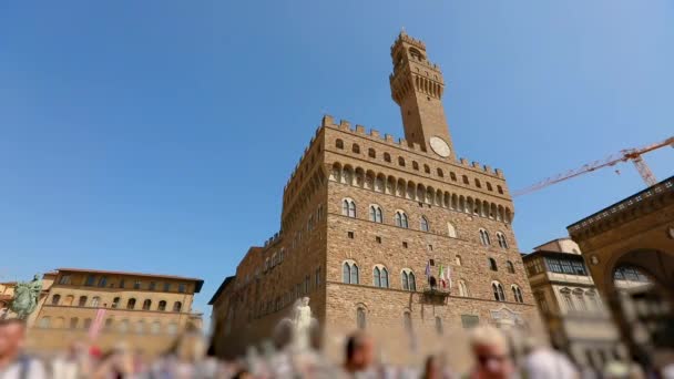 Folle di persone vicino a Palazzo Vecchio Firenze, Italia. municipio di Firenze — Video Stock