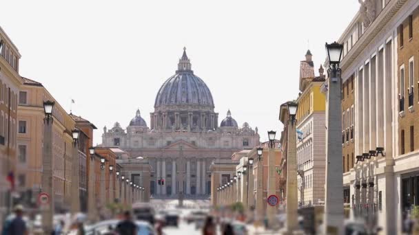 Sankt Peterskyrkan. Den påvliga basilikan Sankt Peter i Vatikanen, Katedralen basilika i Vatikanens centrum Italien. — Stockvideo