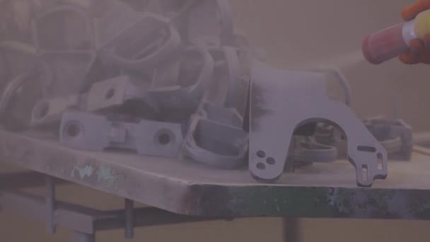 Sandblast metal parts. The man is sandblasting the detail. Sandblasting gun — Stock Video