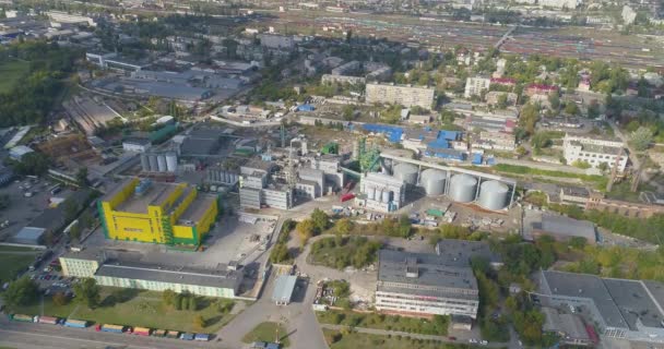 Industrial area with modern factories top view. Flight over the industrial area. Plant top view. Yellow plant — Stock Video