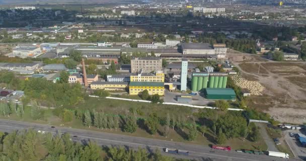 Fábrica industrial vista aérea. Vista aérea da fábrica de alimentos. Grande zona industrial de drone — Vídeo de Stock