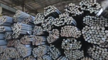 Mermi boş, metal boş, fabrikadaki metal ambar dolu..